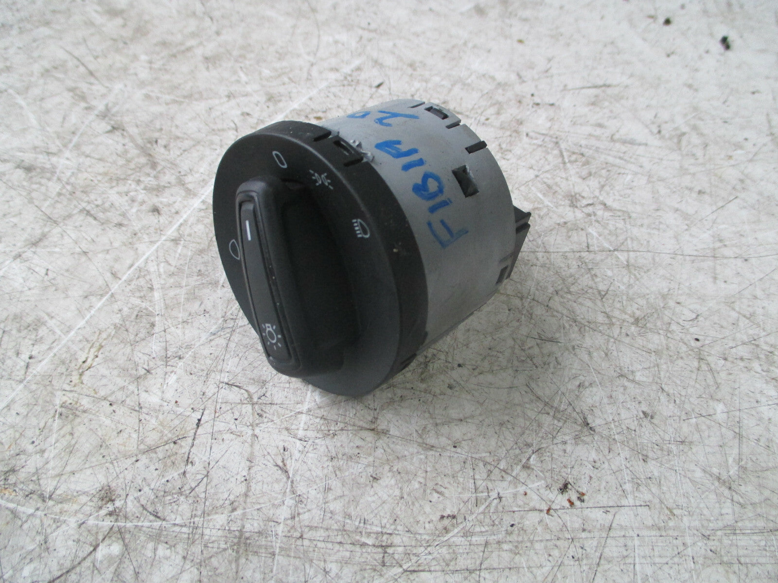 SKODA FABIA MK3 OCTAVIA 2017 HEADLIGHT CONTROL SWITCH 5E0941431G