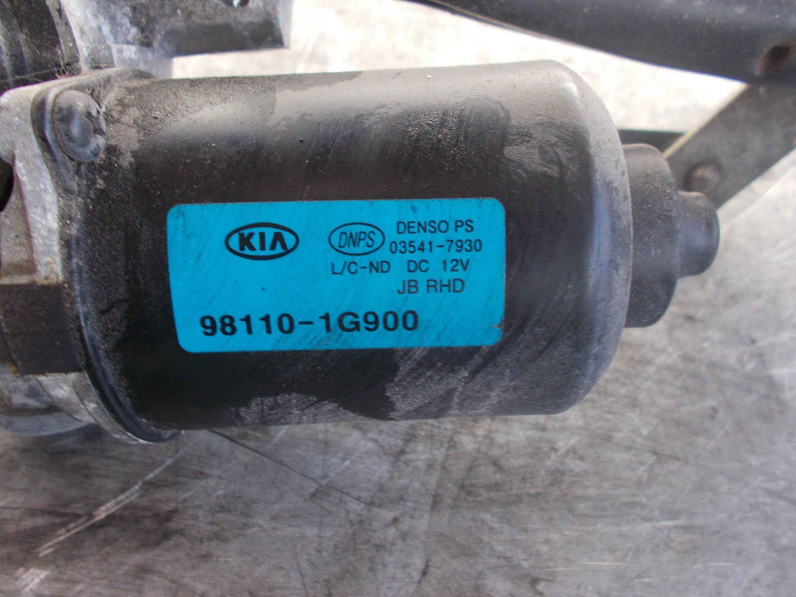 KIA RIO MK2 2008 FRONT WINDSCREEN WIPER MOTOR LINKAGE 981101G900