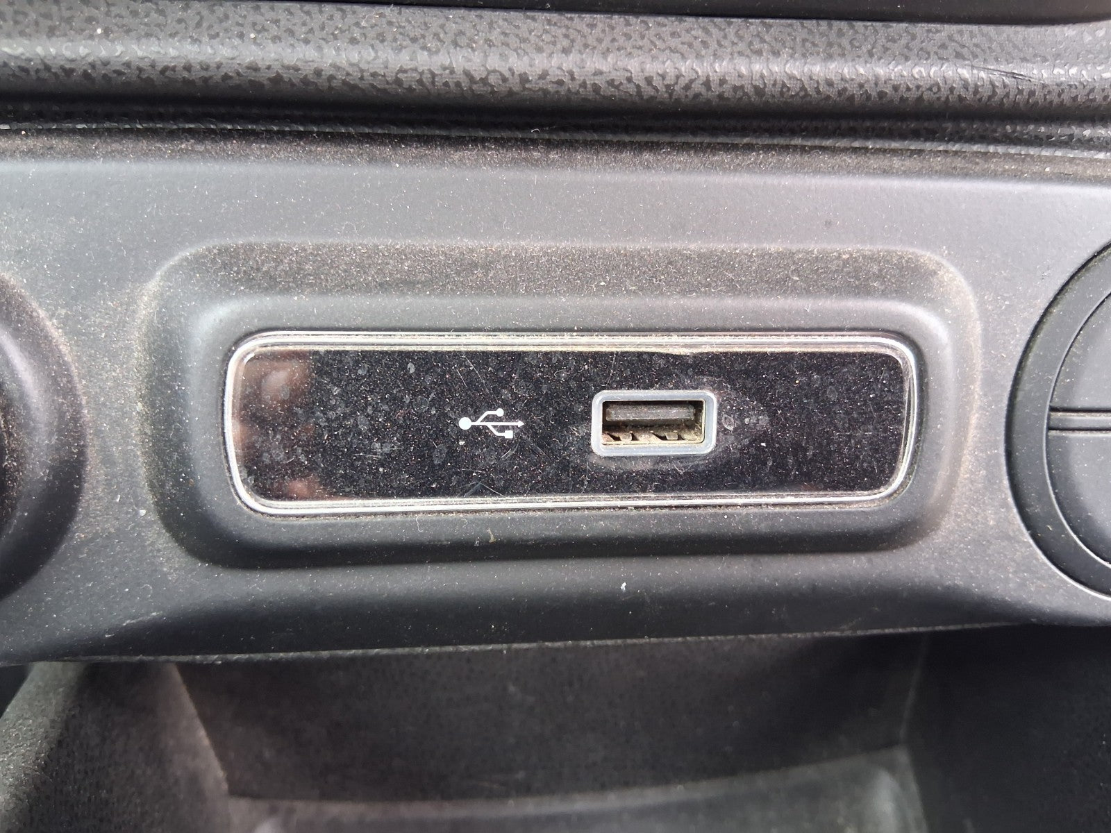 2019 FIAT 500L HATCH USB PORT SOCKET