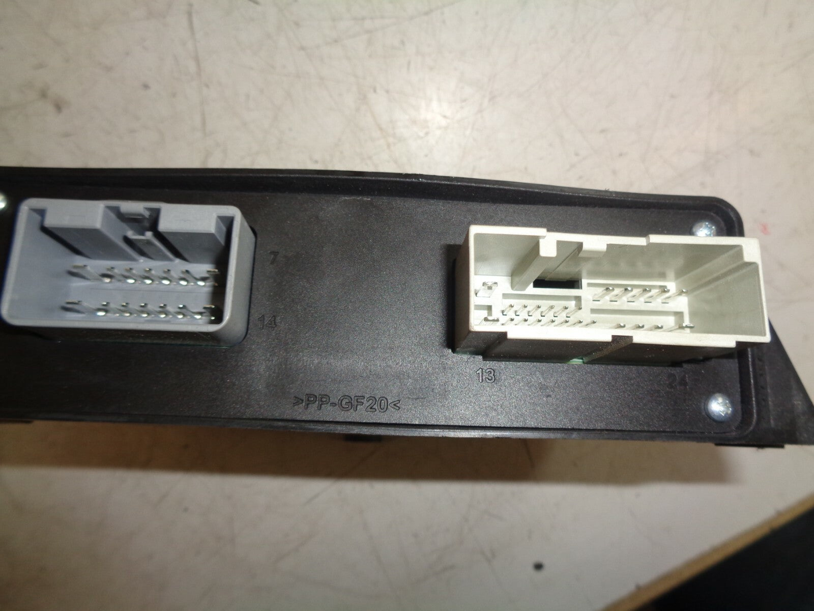 JAGUAR XF 2010 X250 3.0DIESEL ELECTRIC PARKING BRAKE CONTROL MODULE 8W832C4961AC