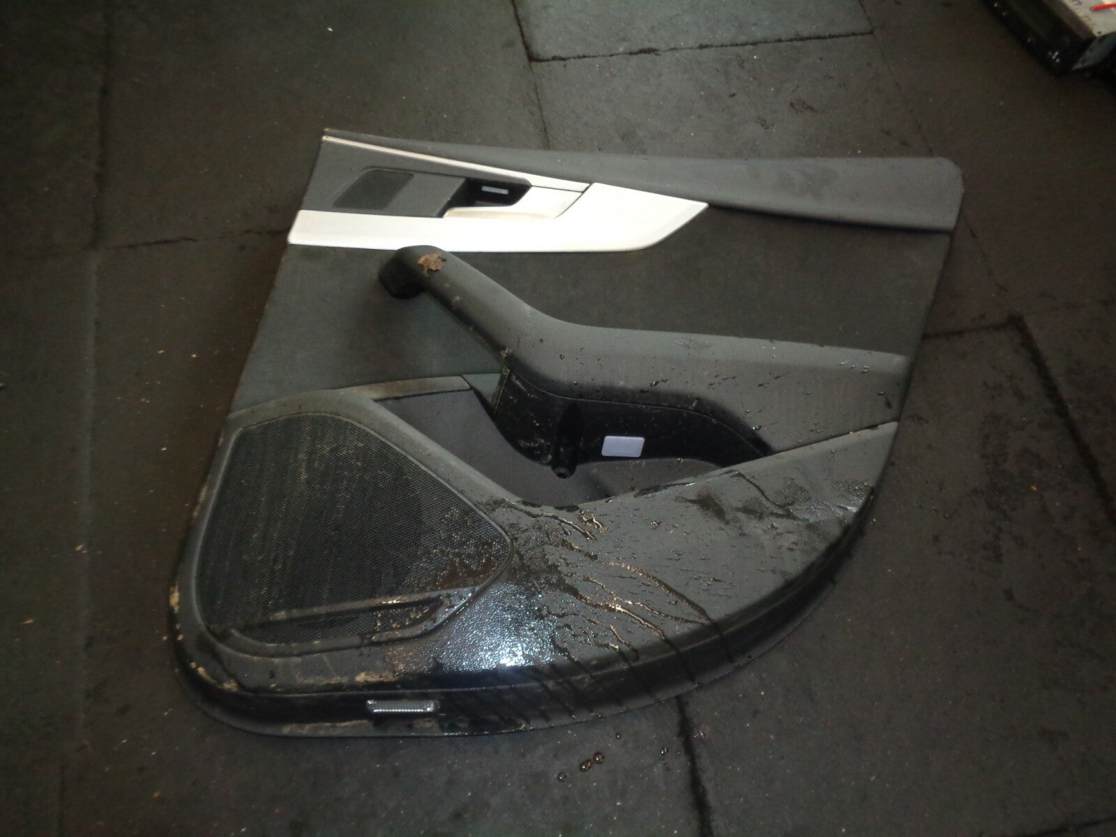 AUDI A5 2017 MK2 8W6 2.0 DIESEL OSR DRIVER SIDE REAR DOOR DOOR CARD 8W8867318