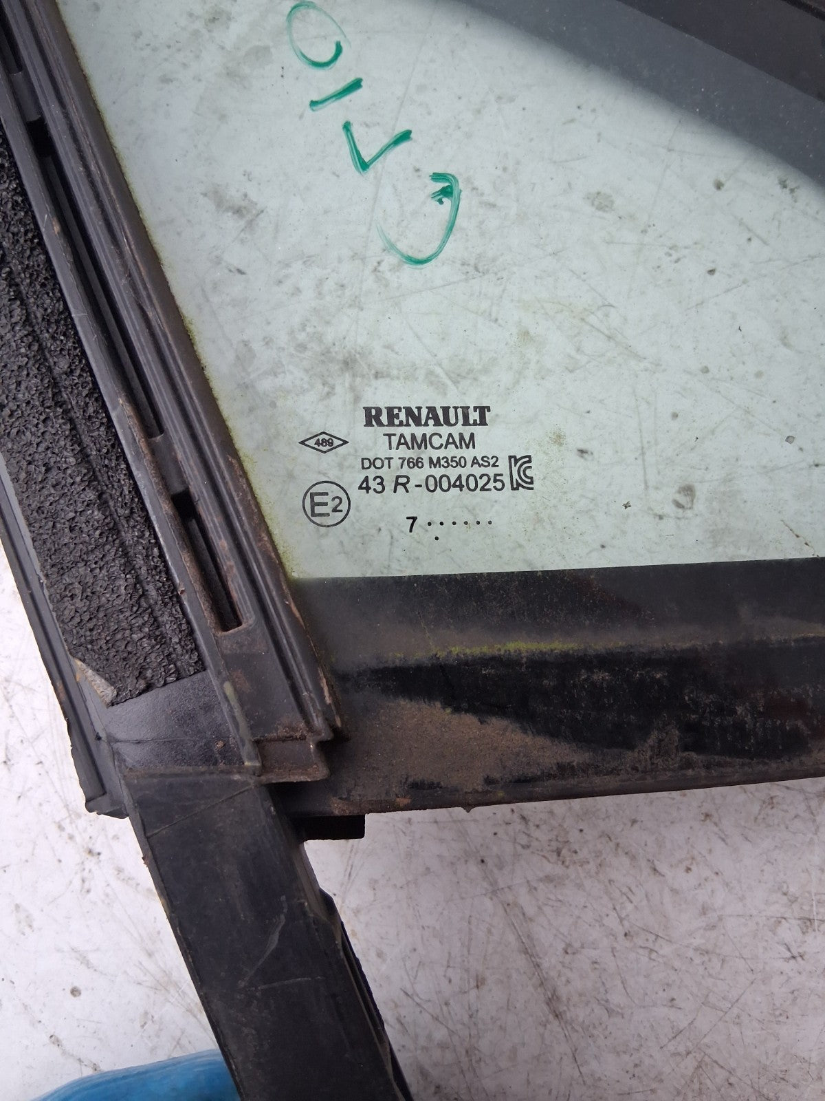 2017 RENAULT CLIO FRONT RIGHT DRIVER OFF SIDE OSF QUATER WINDOW 43R004025