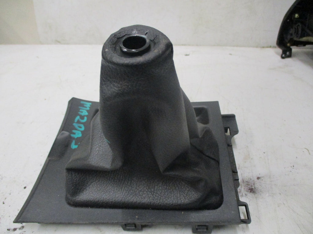 MAZDA 3 TS 2004 CENTRE CONSOLE GEAR STICK LEATHER GAITER SURROUND PLASTIC TRIM