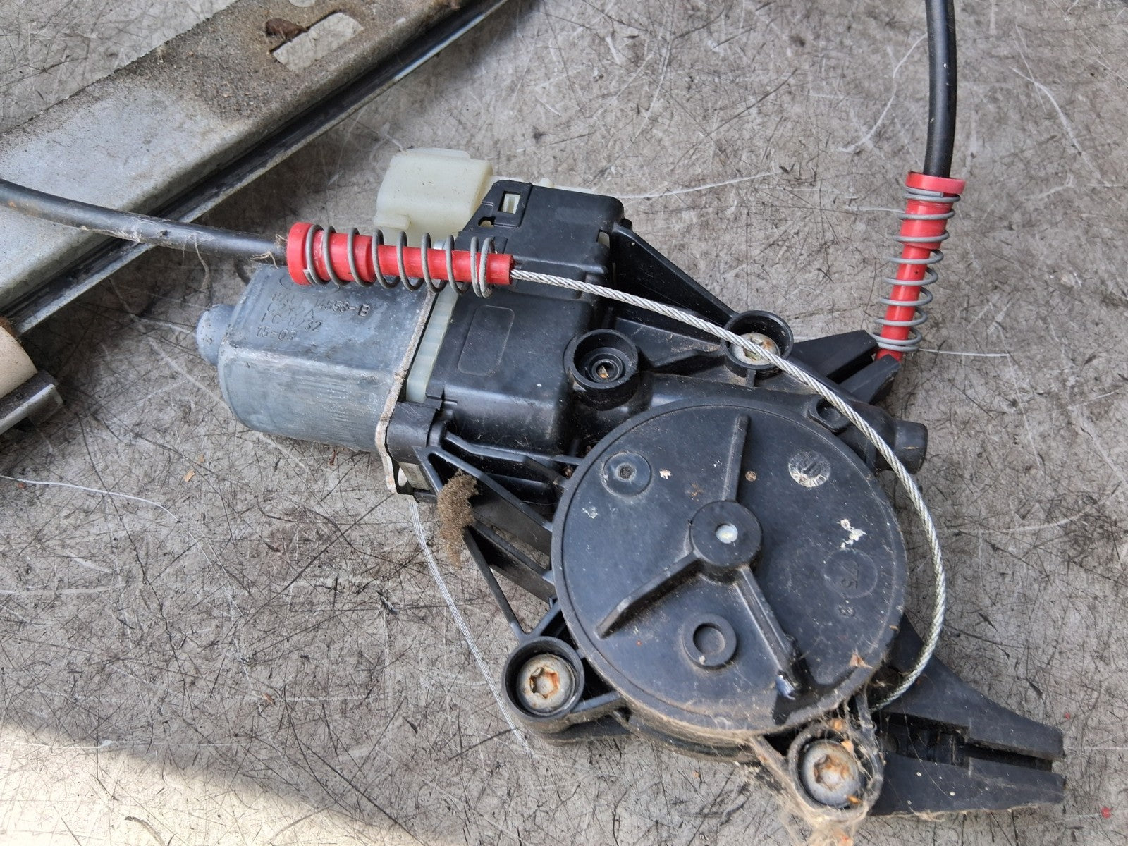 2015 FORD FIESTA MK8 OSF DRIVER SIDE FRONT WINDOW MOTOR REGULATOR 0130822619