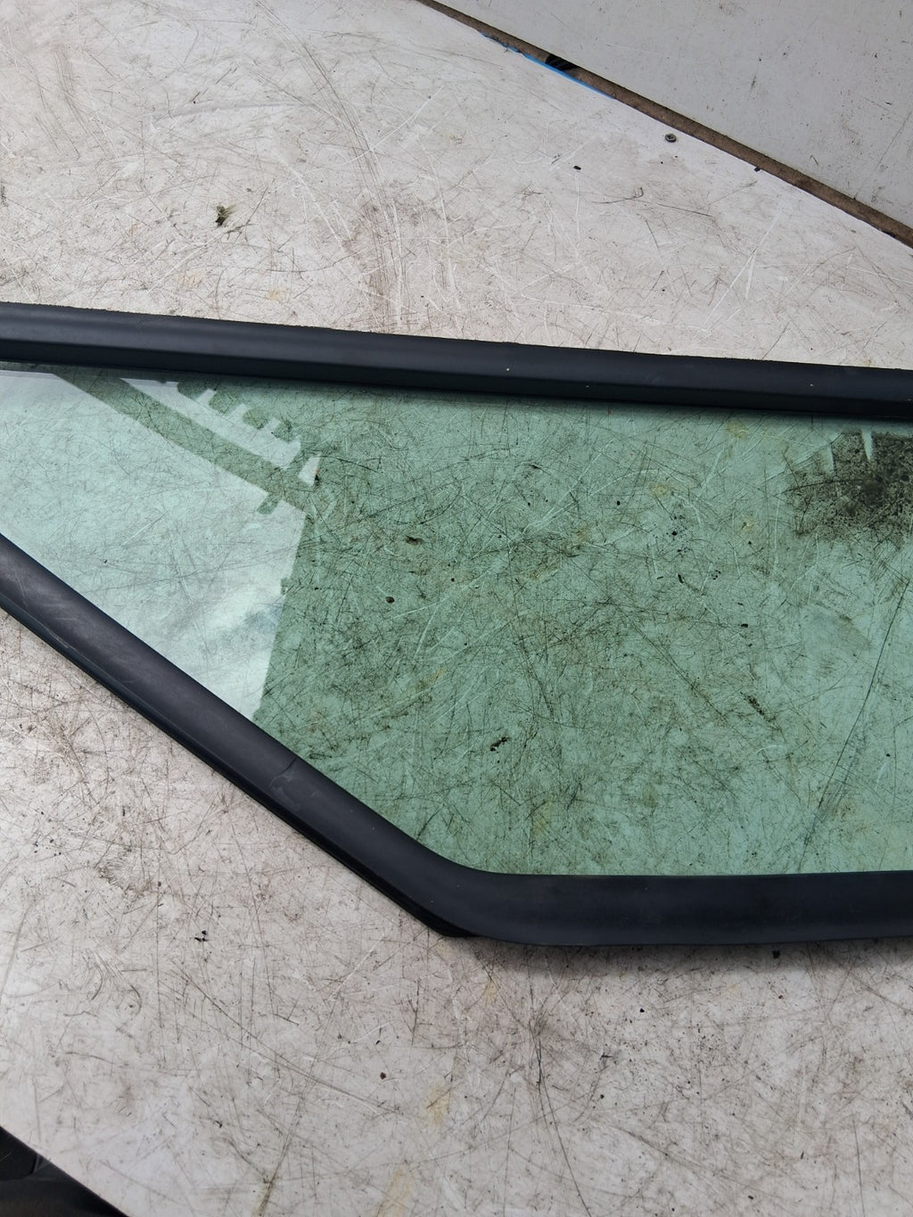 2020 MERCEDES BENZ SPRINTER W907 OSF DRIVER SIDE FRONT RIGHT QUARTER GLASS