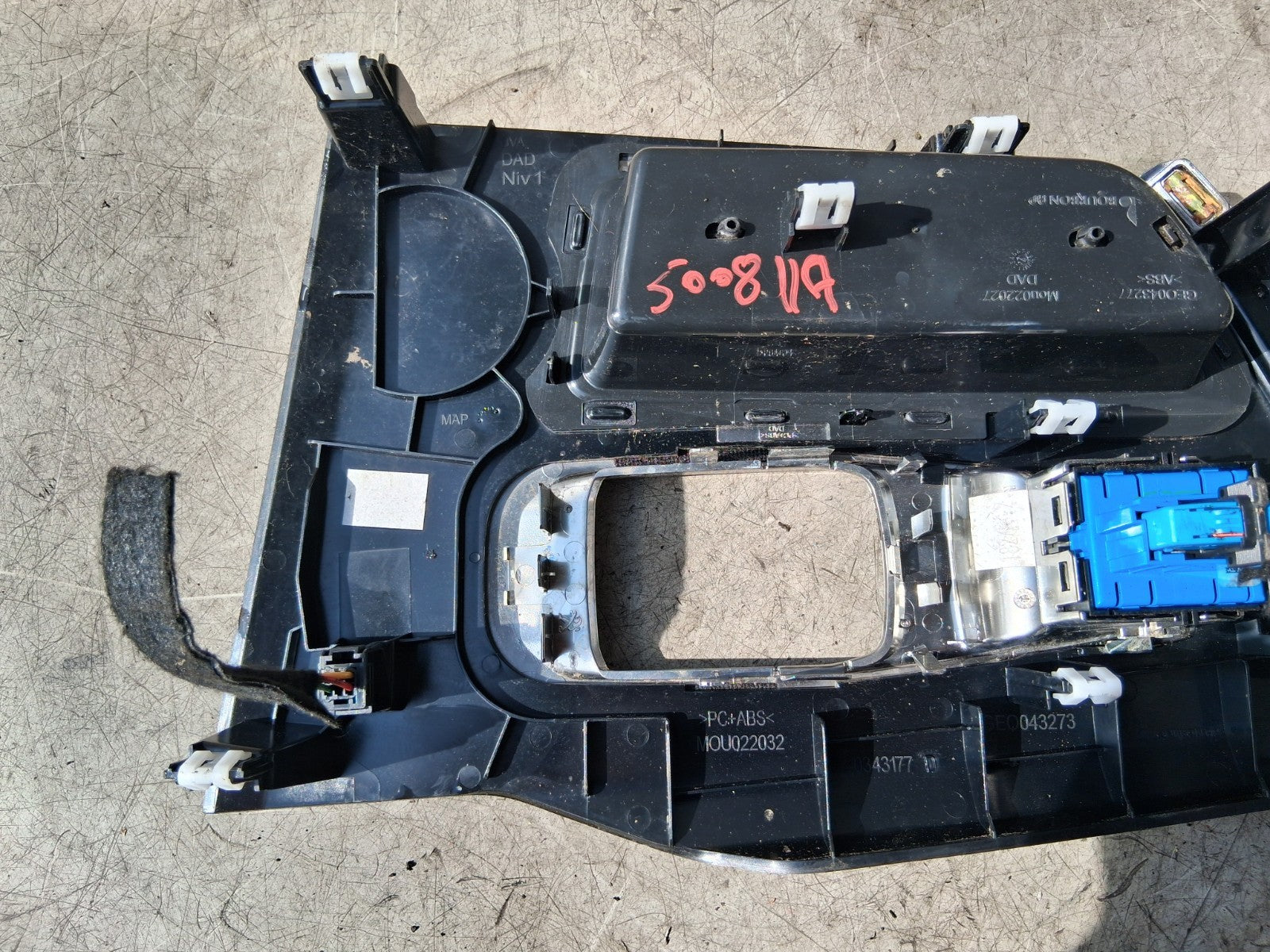 2019 PEUGEOT 5008 MK2 GEAR SELECTOR TRIM WITH PARKING BUTTON SWITCH 9810343177