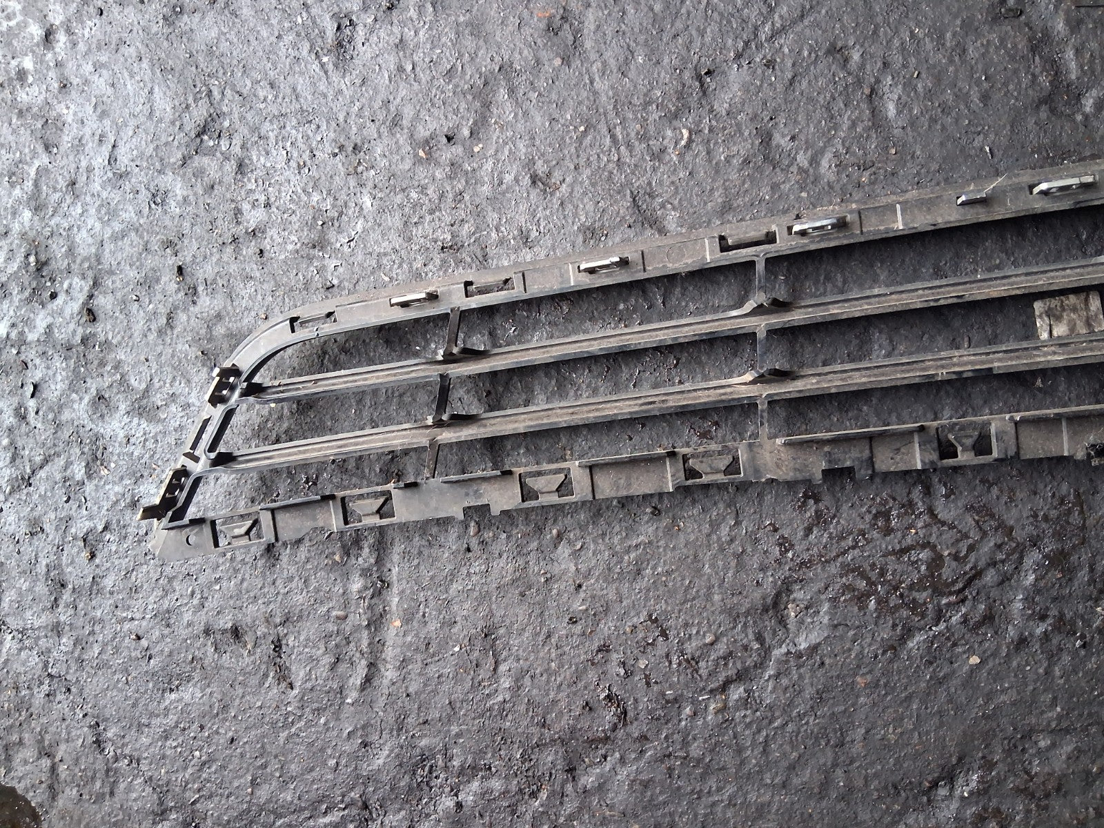 2016 FORD MONDEO MK5 HATCHBACK FRONT BUMPER LOWER GRILL DS7317B968