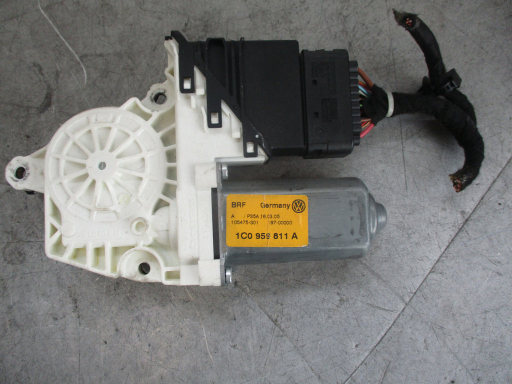 VW VOLKSWAGEN GOLF MK4 NS PASSENGER SIDE FRONT WINDOW WIPER MOTOR 1C0959811A