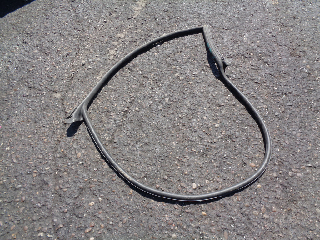 AUDI A5 2017 8W6 NSF PASSENGER SIDE FRONT DOOR SEAL RUBBER 8W8831707
