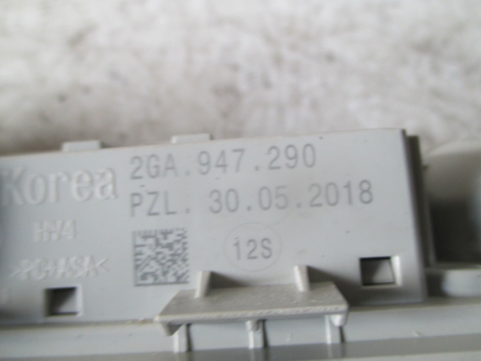 VOLKSWAGEN POLO 2019 MK6 INTERIOR REAR ROOF READING LIGHT 2GA947290