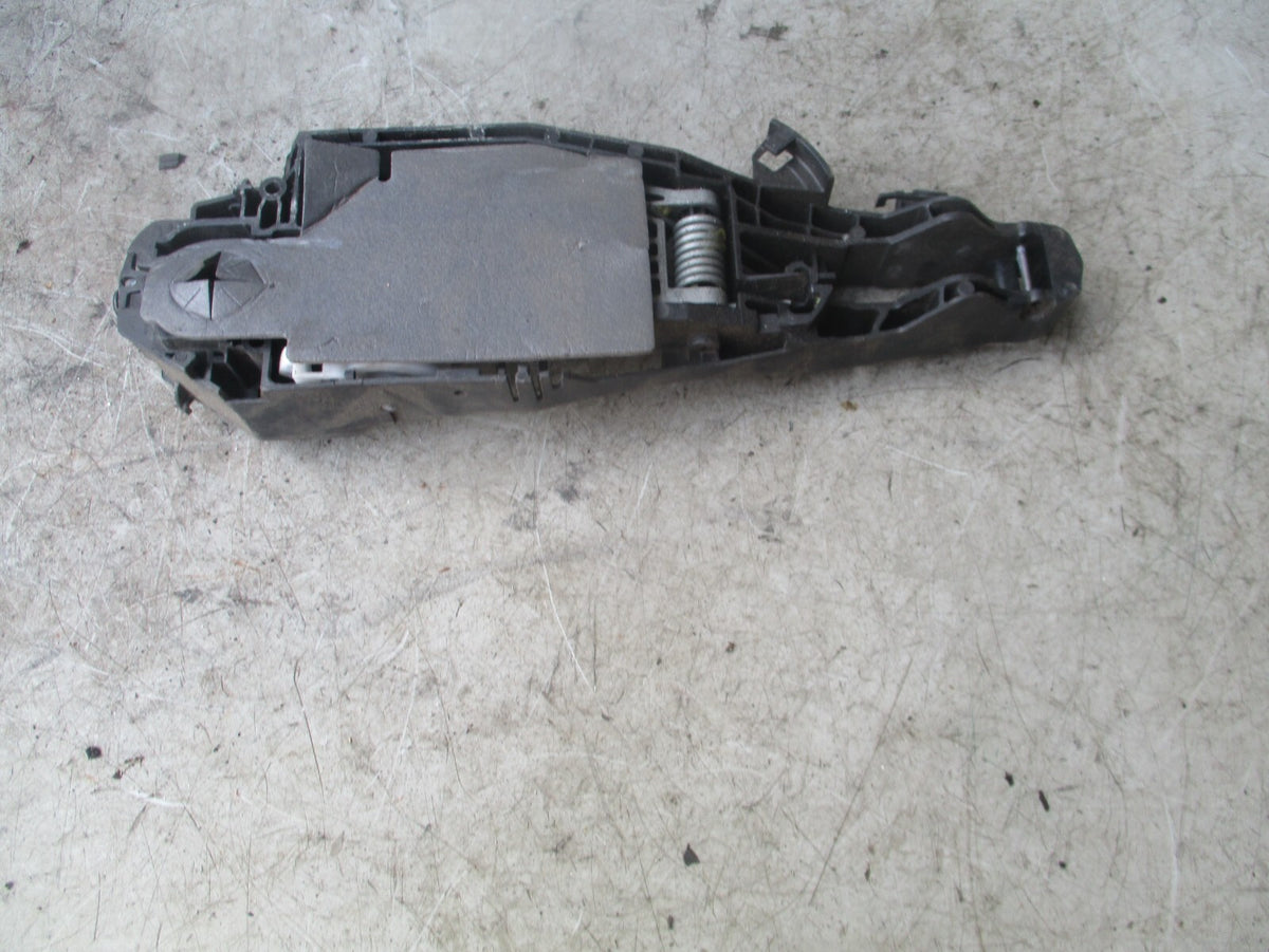 2013 PEUGEOT 5008 OSF FRONT DRIVER SIDE DOOR MOUNTING BRACKET FRAME 9820340980