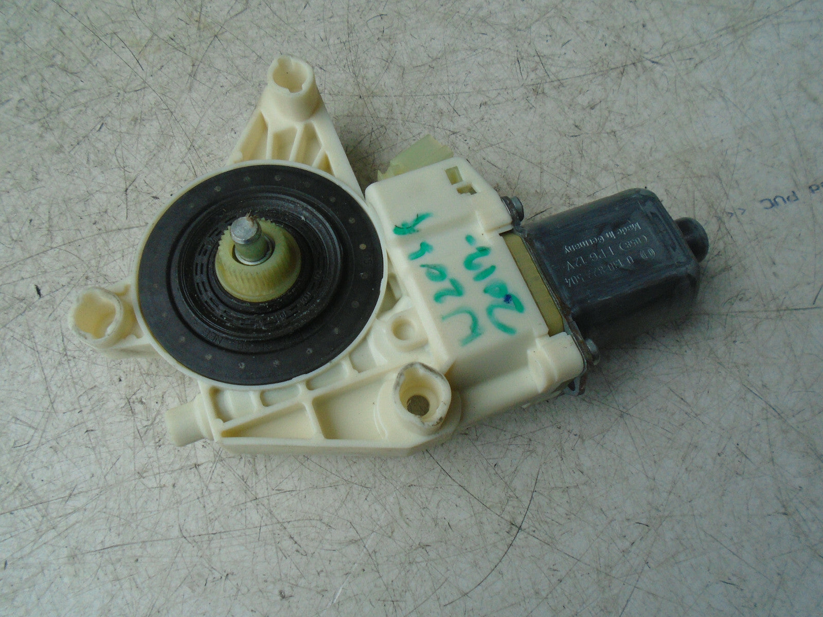 MERCEDES BENZ C CLASS W204 2012 OSR DRIVER REAR DOOR WINDOW MOTOR A2048200642