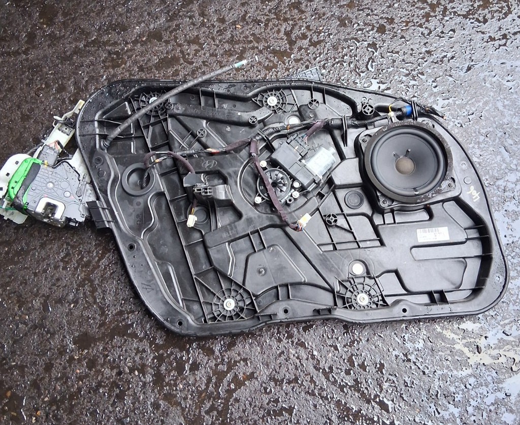 2013 HYUNDAI I40 SIDE FRONT LEFT WINDOW MOTOR REGULATOR 82470-3ZXXX