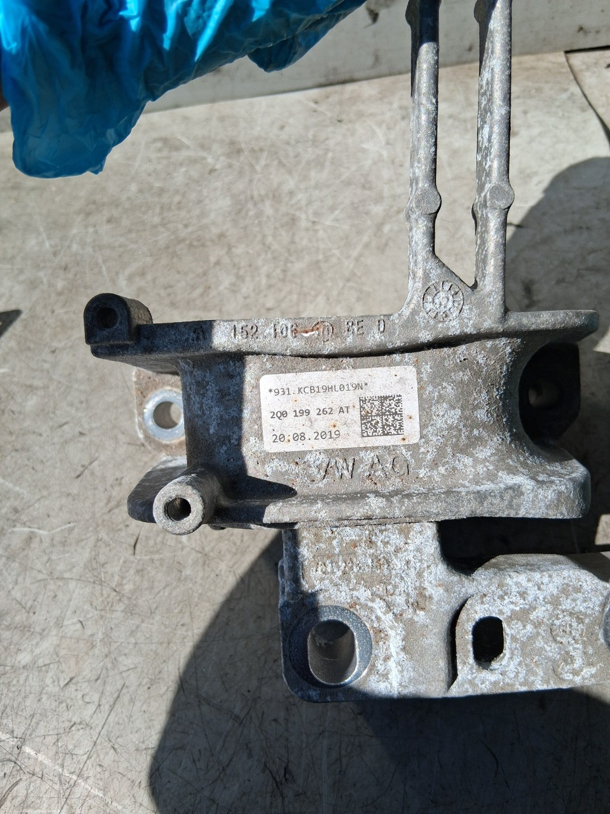 2019 VW VOLKSWAGEN POLO OS DRIVER SIDE ENGINE MOUNT BRACKET 2Q0199262AT