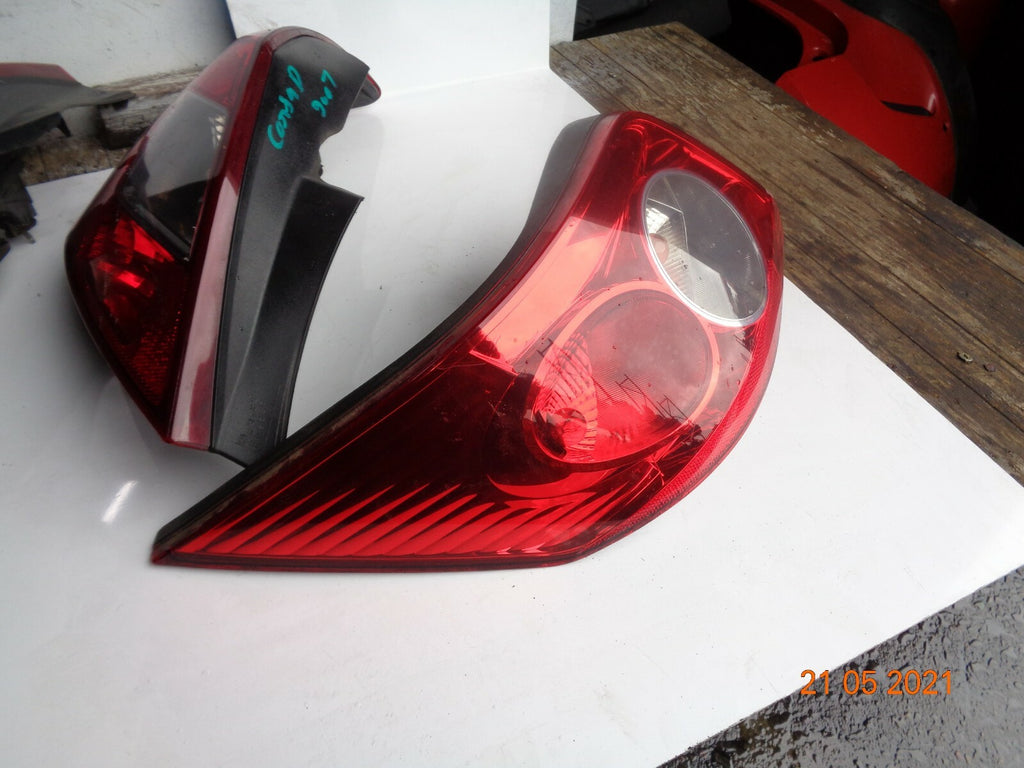 RENAULT MEGANE MK2 2005 CONVERTIBLE PASSENGER REAR BRAKE TAIL LIGHT 8200142688