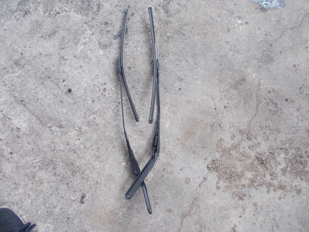 BMW 1 SERIES E87 2006 WINDOW WIPER AND BLADES