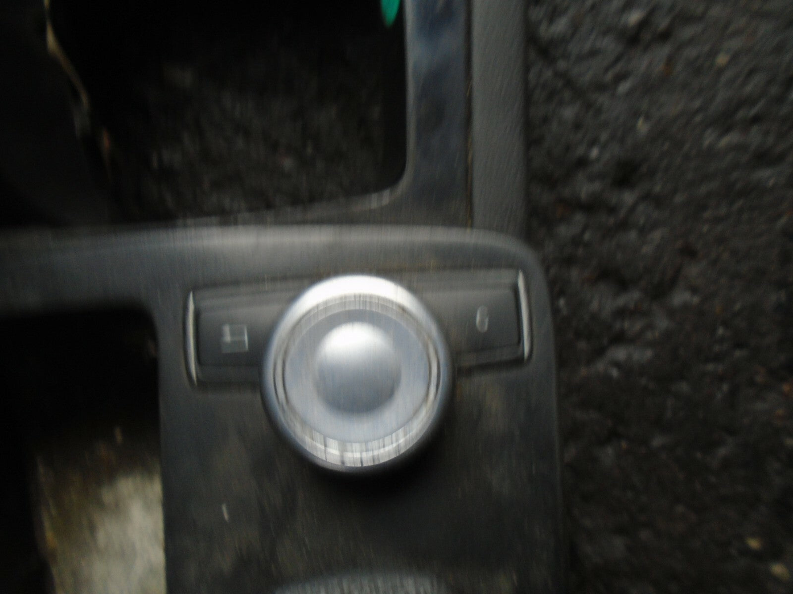 MERCEDES-BENZ C-CLASS W204 2009 CENTRE CONSOLE WITH ARM REST