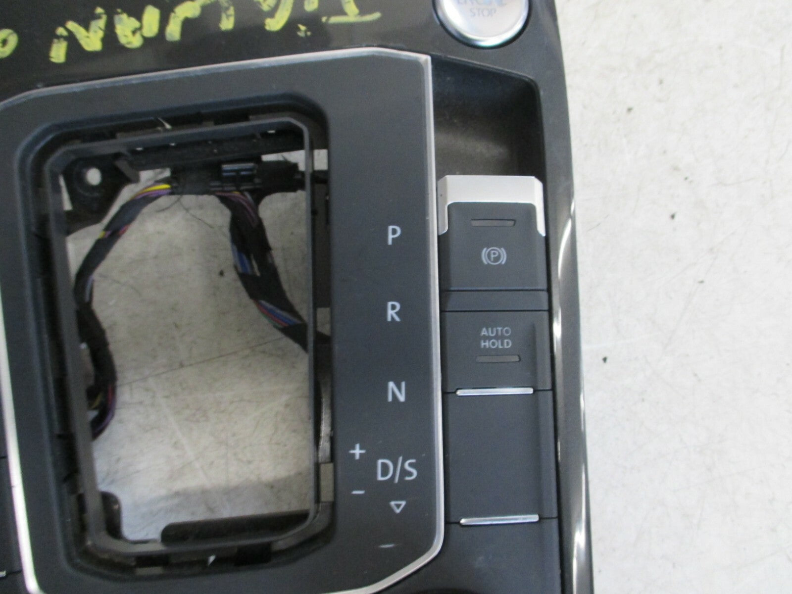 VOLKSWAGEN TIGUAN MK2 2019 CENTRE CONSOLE GEAR SELECTOR SURROUND 5NC713203
