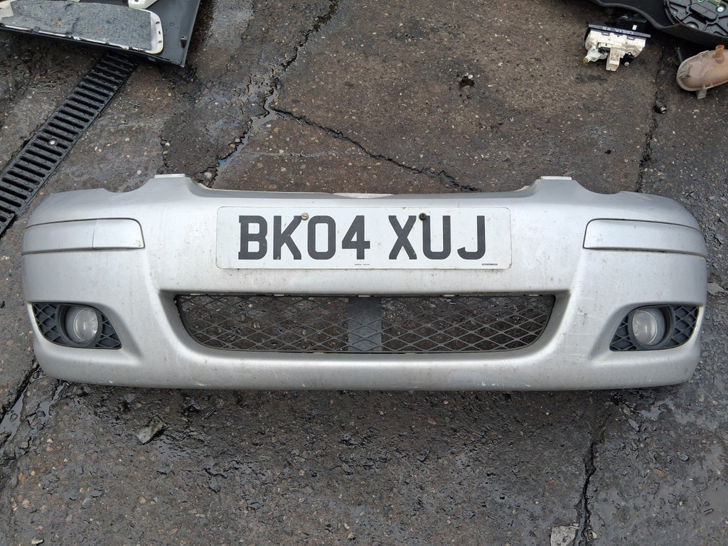 2004 TOYOTA YARIS MK1 COMPLETE FRONT BUMPER FOG LIGHTS GRILL SILVER