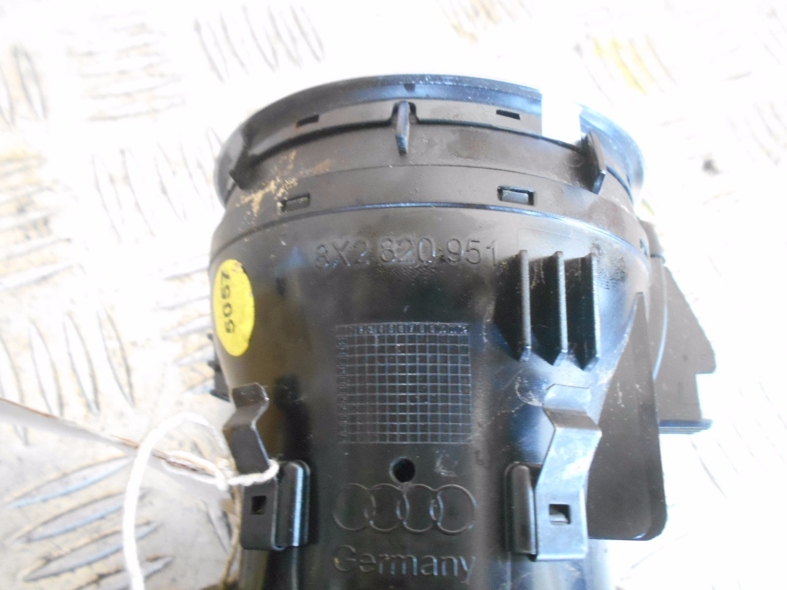 AUDI A1 2013 DASHBOARD CENTRE AIR VENT 8X2 820 951 CENTER VENT