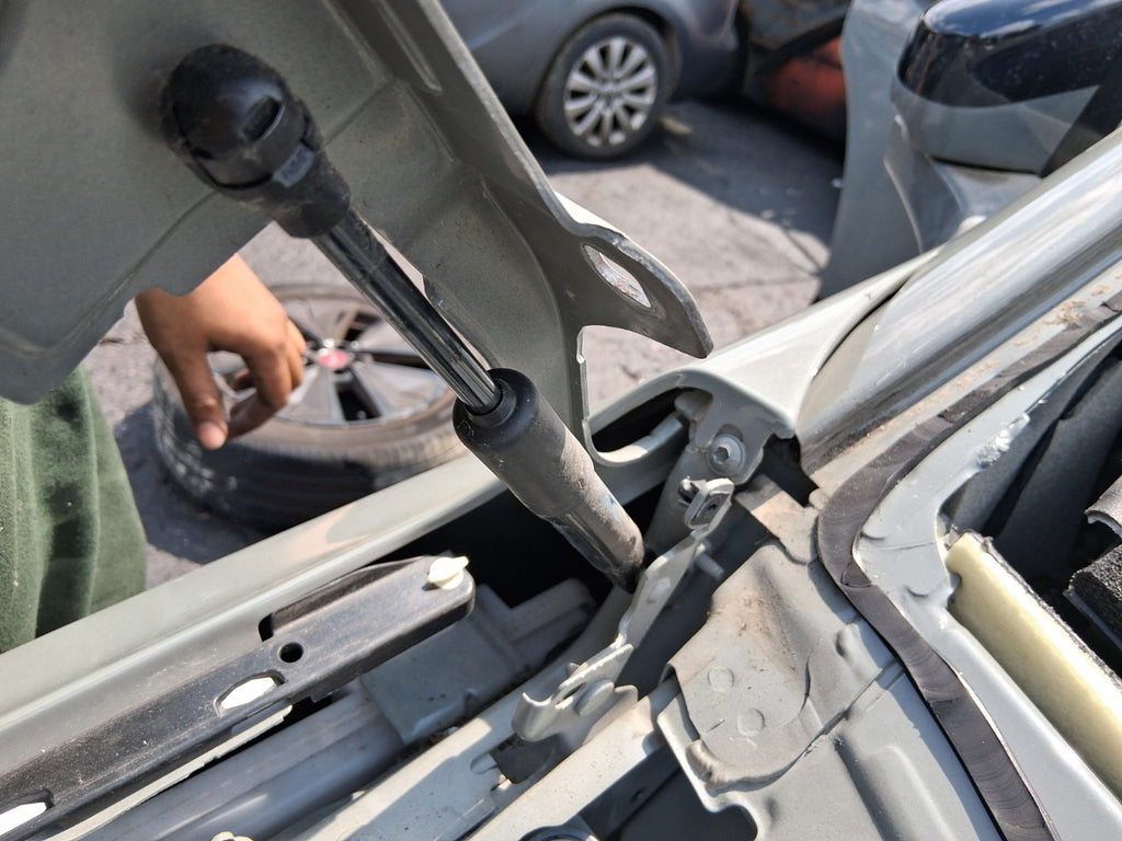 2024 DS AUTOMOBILES DS 7 OSF DRIVER SIDE BONNET HINGE 9830049680