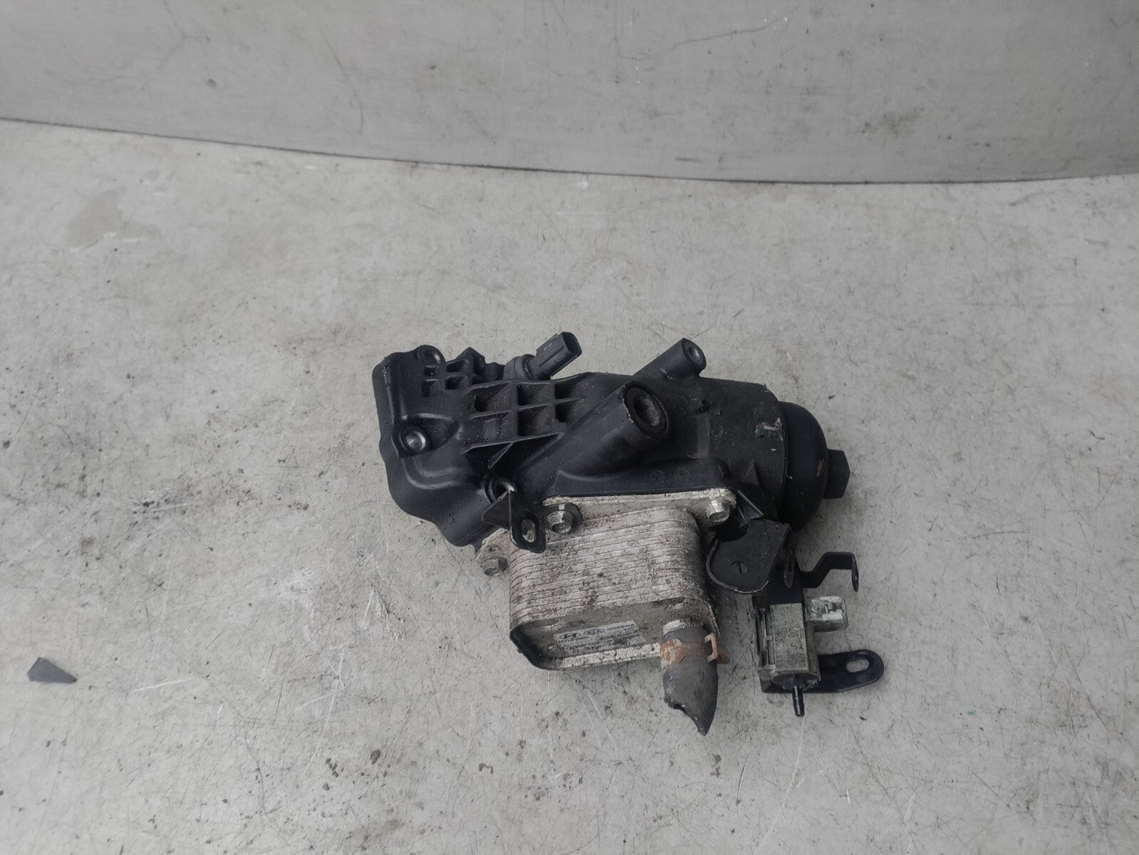 HYUNDAI IX20 2018 1.6 DIESEL OIL COOLER WITH FILTER HOUSING 264102A300