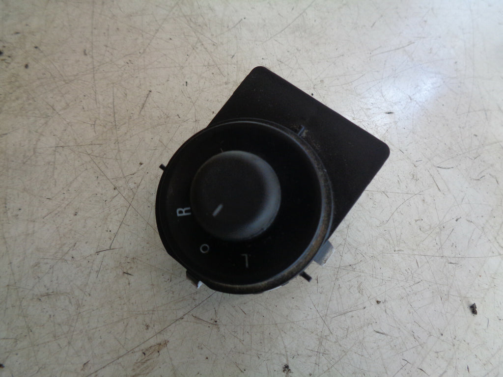 VAUXHALL ASTRA J 2013 ELECTRIC WING CONTROL SWITCH 13271827