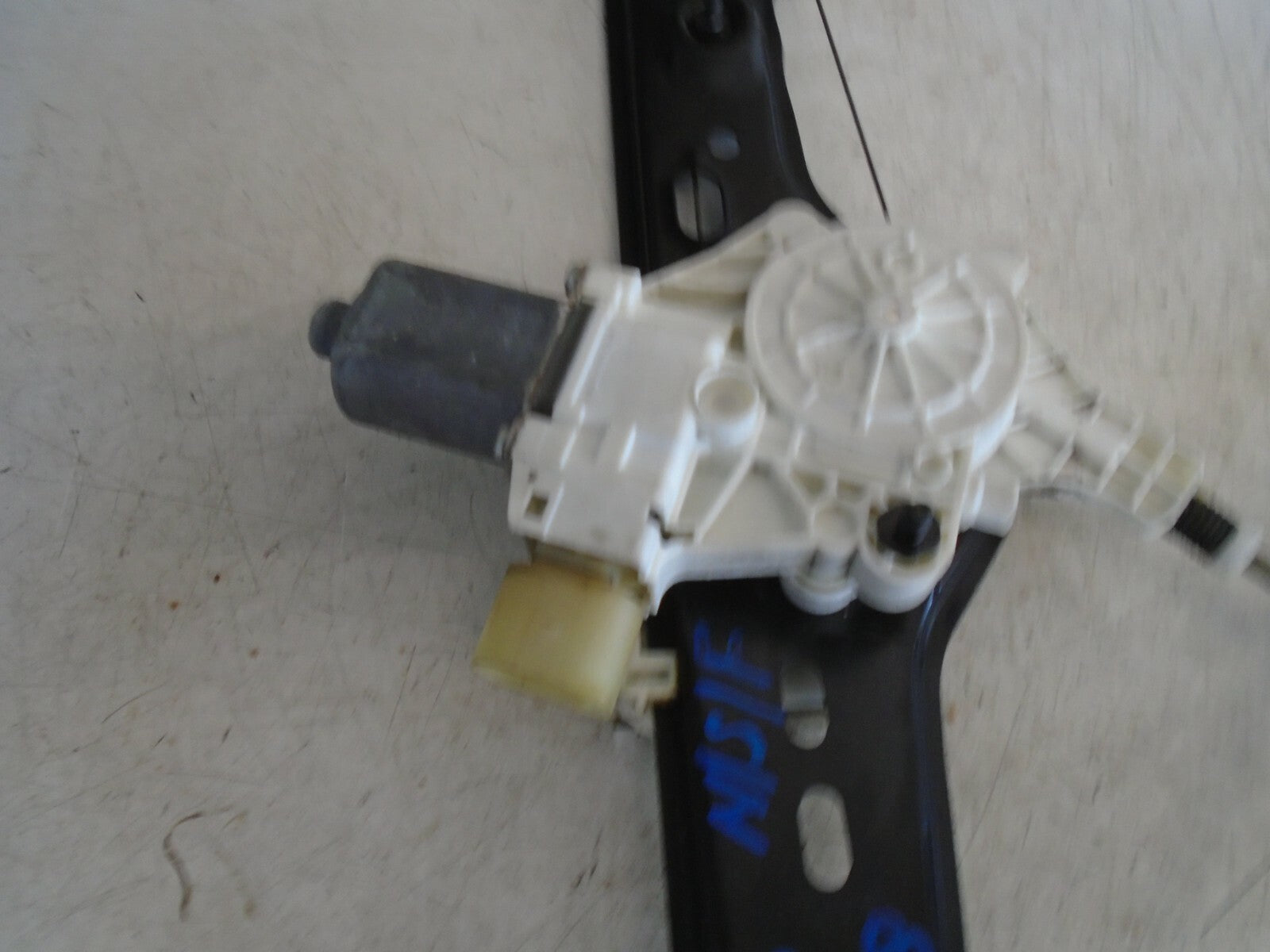 BMW 3 SERIES E90 2008 NSF FRONT PASSENGER SIDE WINDOW REGULATOR MOTOR 7060265