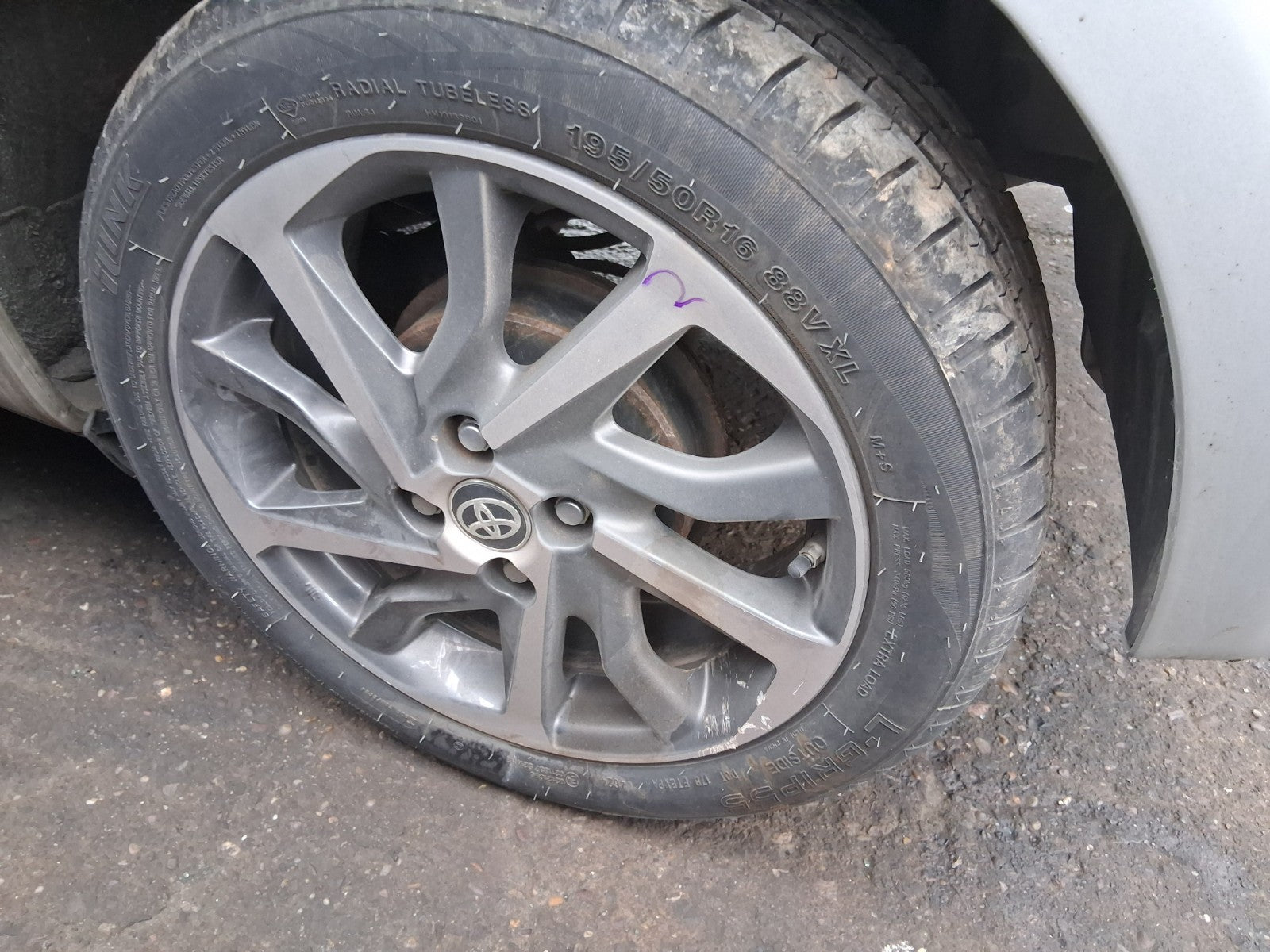 TOYOTA YARIS MK3 2019 16 INCH ALLOY WHEEL WITH TYRE 195/60R16 REF 2