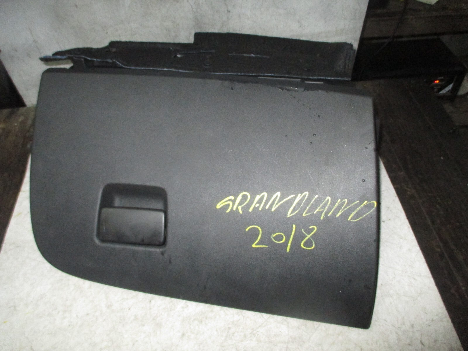 VAUXHALL GRANDLAND X 2018 STORAGE COMPARTMENT GLOVEBOX YP00082777
