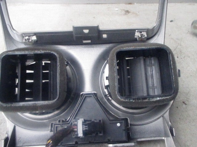 2007 VAUXHALL CORSA AIRVENT WITH SURROUND TRIM 13204955