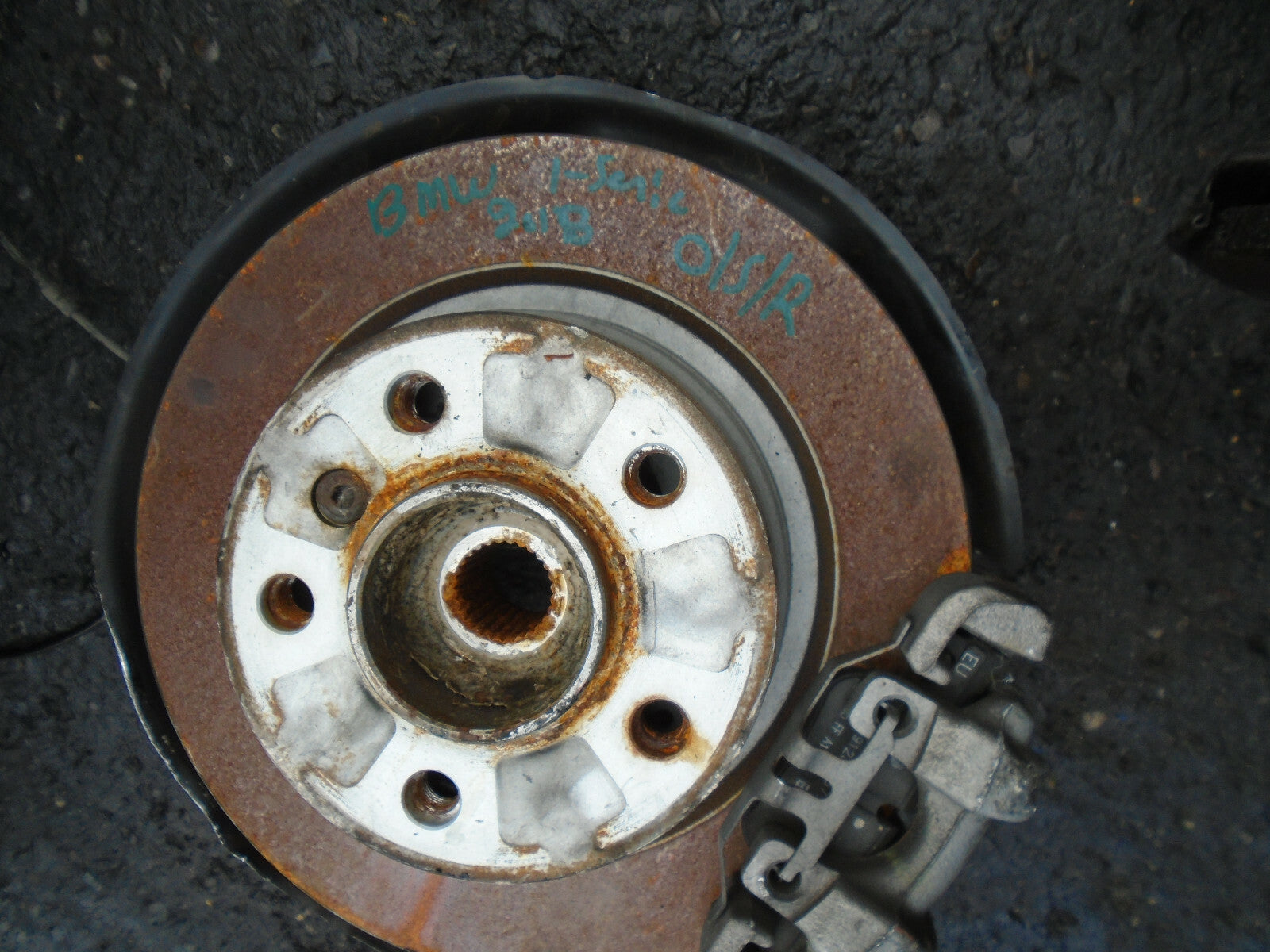 BMW 1 SERIES 2018 F20 116D 1.5 DIESEL OSR DRIVER REAR HUB BRAKE CALIPER