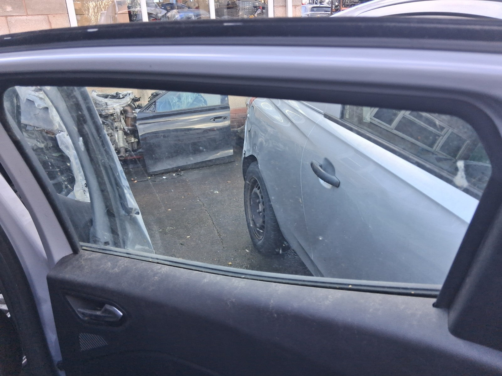 2024 RENAULT CLIO FACELIFT MK5 OSR DRIVER SIDE REAR RIGHT WINDOW GLASS