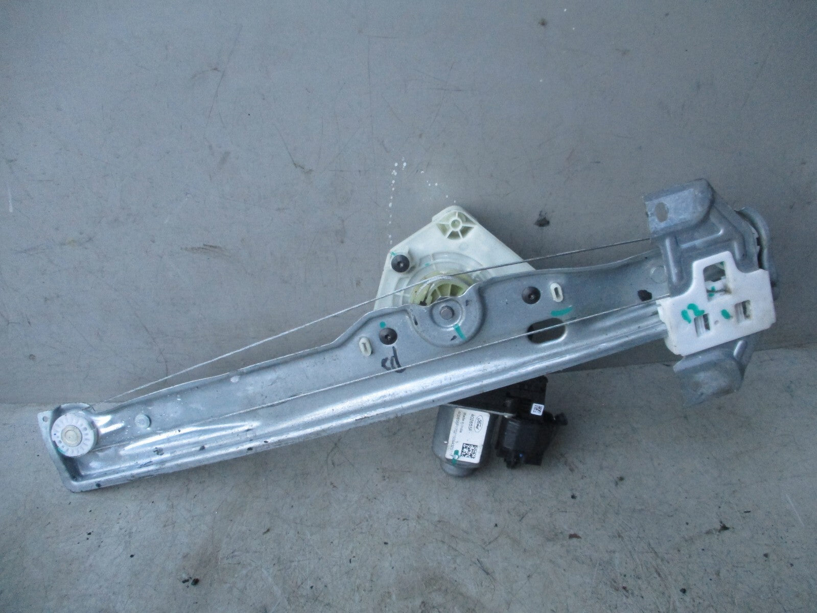2017 FORD KA PLUS + OSF DRIVER SIDE FRONT WINDOW MOTOR REGULATOR 402655F