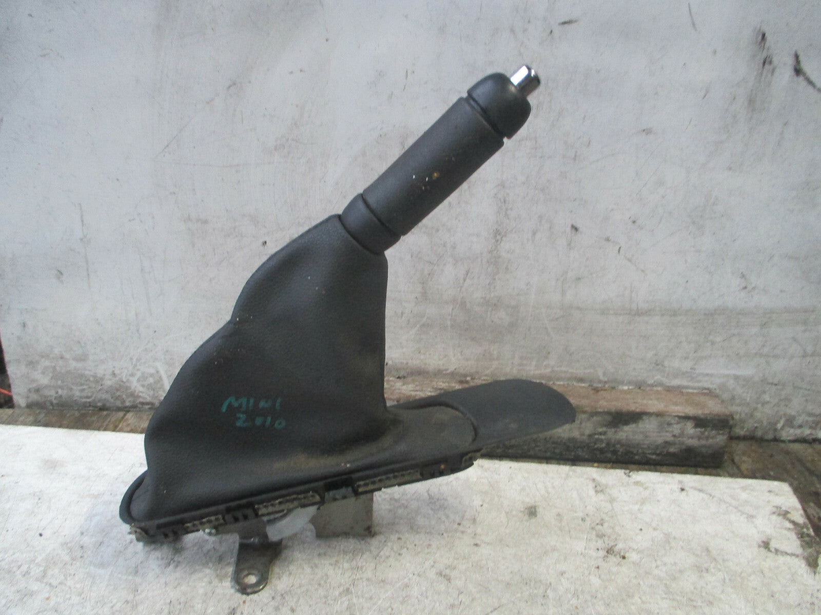 BMW MINI COOPER ONE 2010 R56 MANUAL HANDBRAKE LEVER MECHANISM 6774814