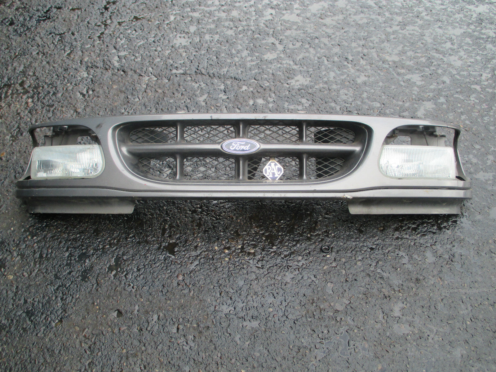 FORD EXPLORER V8 2000 4.0 PETROL FRONT COMPLETE UPPER BUMPER RADIATOR GRILL