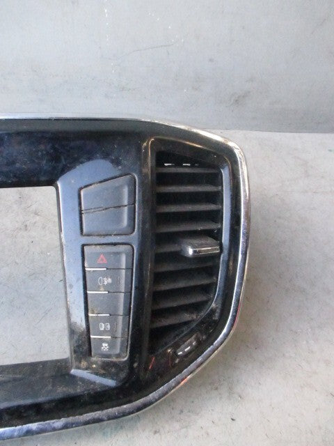 2020 LDV SAIC V80 MIDDLE DASH AIR VENT & RADIO CONTROL SWITCH & TRIM C00104309