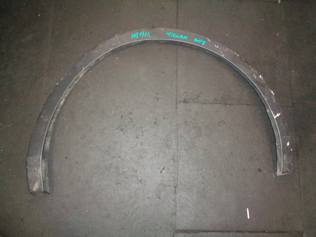 VW VOLKSWAGEN TIGUAN MK2 2019 PASSENGER REAR WHEEL ARCH TRIM 5NA854819J DAMAGED