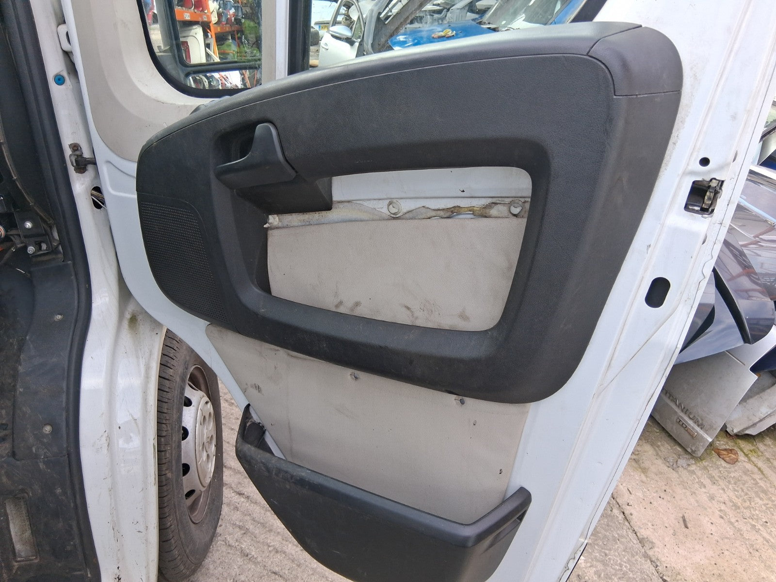 2014 CITROEN RELAY MK3 OSF DRIVER SIDE FRONT DOOR LOCK MECHANISM
