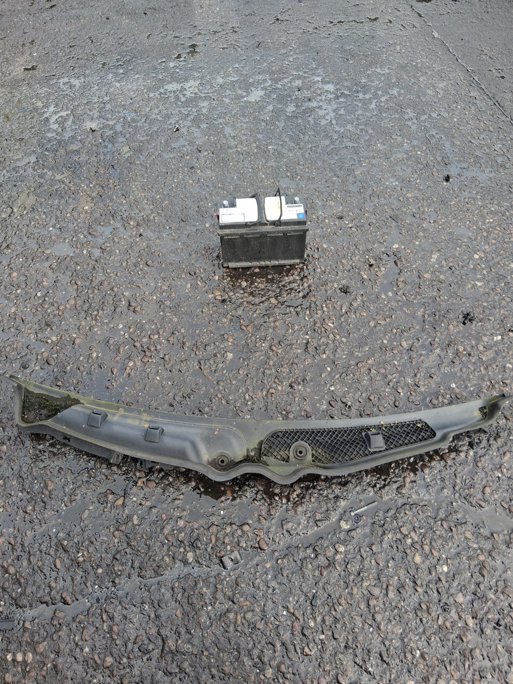 2015 MERCEDES BENZ W204 C CLASS FRONT WINDSCREEN SCUTTLE PANEL A2048303313