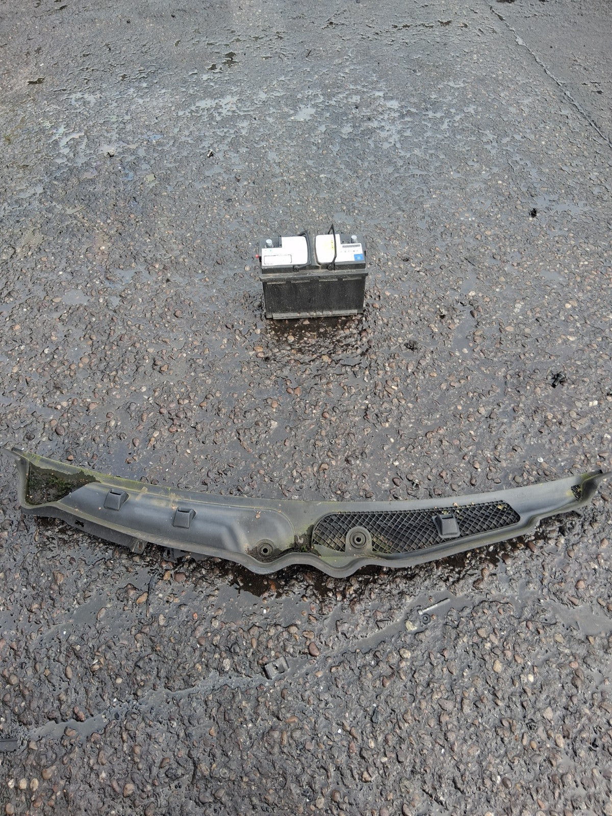 2015 MERCEDES BENZ W204 C CLASS FRONT WINDSCREEN SCUTTLE PANEL A2048303313