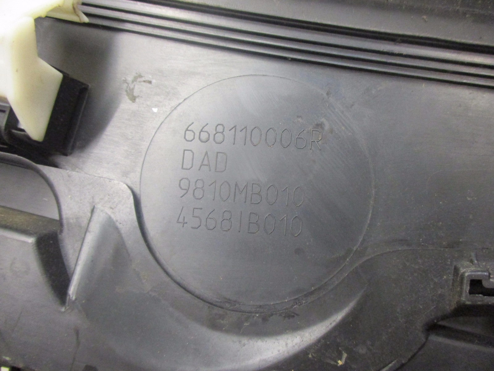 RENAULT MEGANE 2013 MK3 FRONT WINDSCREEN PLASTIC SCUTTLE UNDER PANEL 668110006R