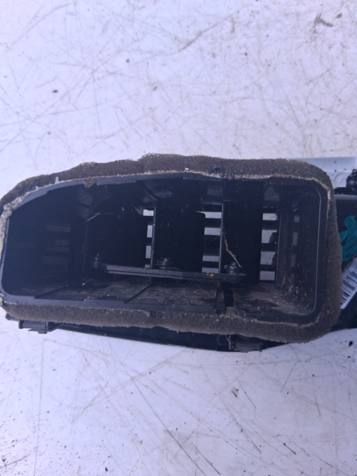 2018 VAUXHALL CORSA E DASHBOARD CENTRE AIR VENT 464000934