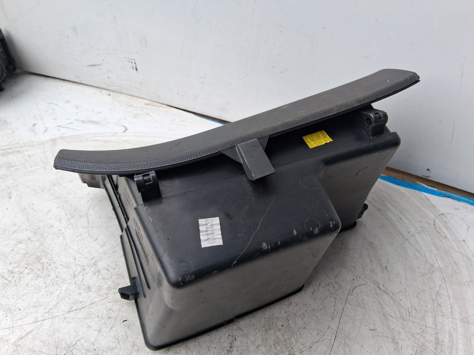 2014 FORD FIESTA MK7 FRONT DASHBOARD GLOVE BOX STORAGE COMPARTMENT BA61A06010