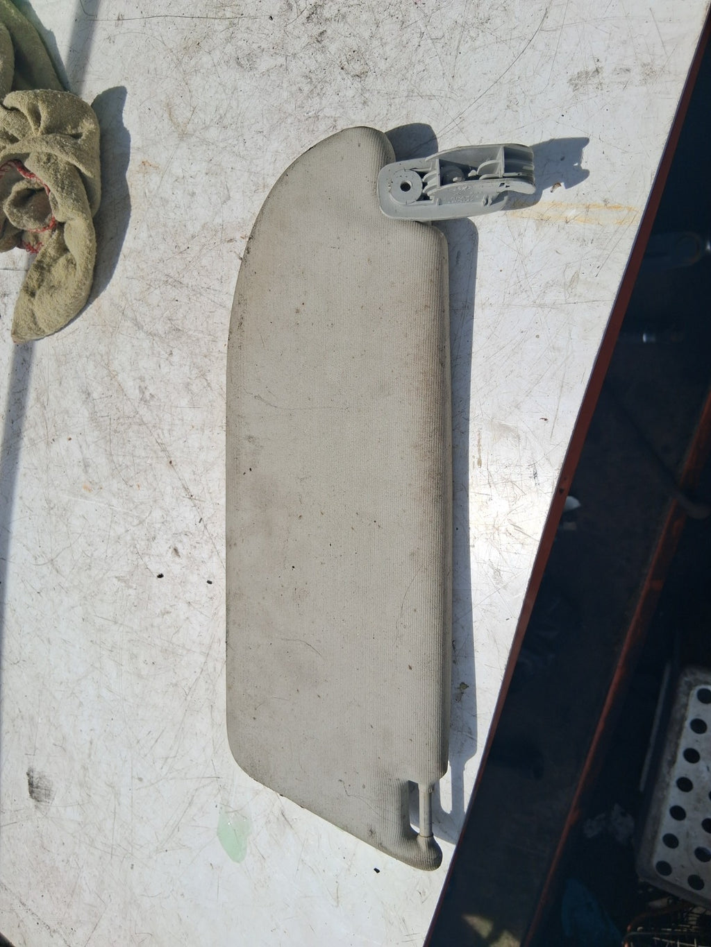 2002 SEAT IBIZA 6L MK3 OSF DRIVER SIDE FRONT RIGHT SUN VISOR SHADE