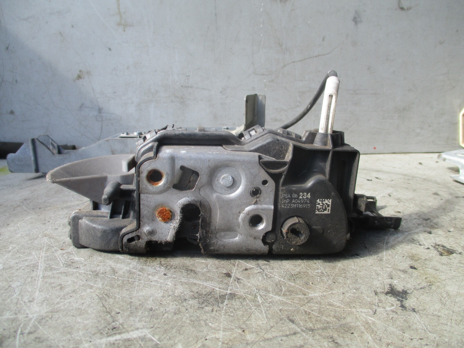 2013 PEUGEOT 5008 OSF FRONT DRIVER SIDE DOOR LOCK MECHANISM 006234