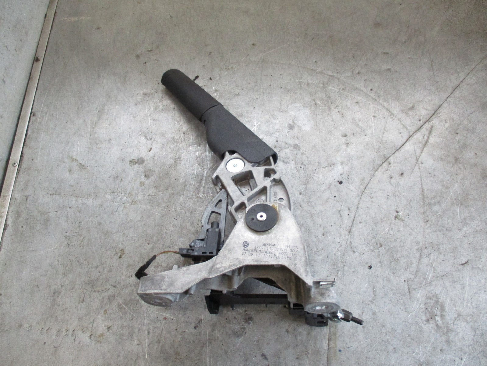 VOLKSWAGEN GOLF 5K MK6 HANDBRAKE LEVER HANDLE 1K0711303M