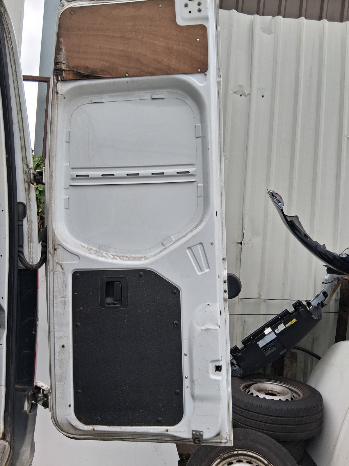 2018 MERCEDES BENZ SPRINTER W907 OSR DRIVER SIDE COMPLETE REAR RIGHT DOOR WHITE