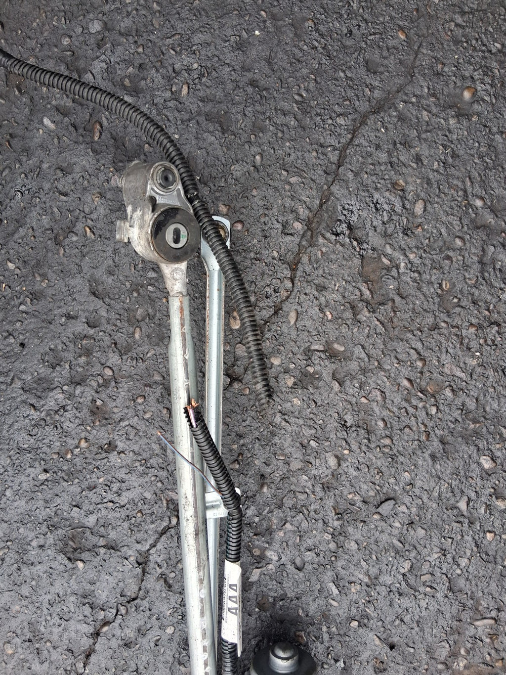2017 FORD GRAND C MAX FRONT WINDSCREEN WINDOW WIPER MOTOR & LINKAGE F1DT17K636