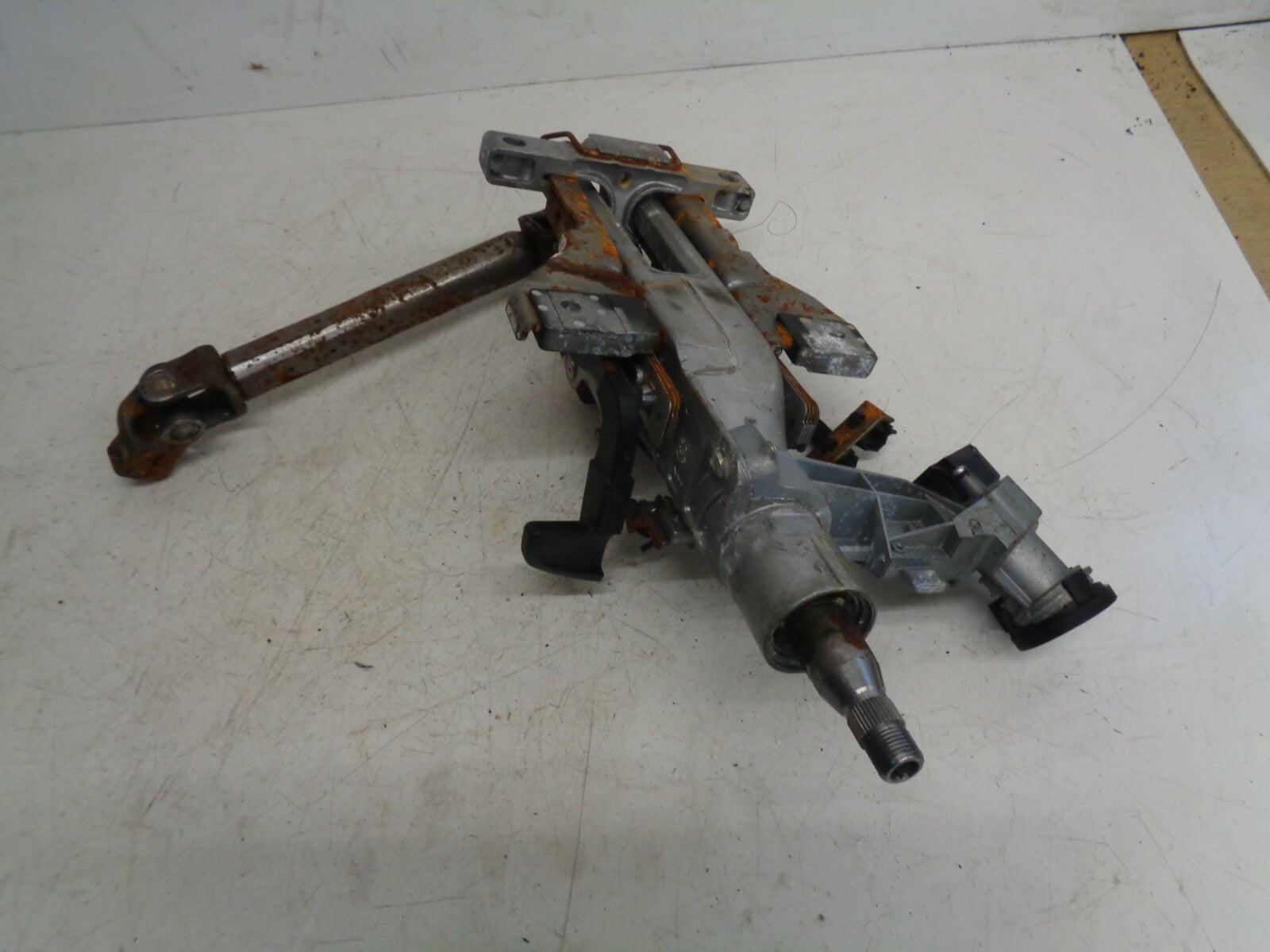 ALFA ROMEO GIULIETTA 2.0 DIESEL AUTO STEERING COLUMN WITH KEY BARREL